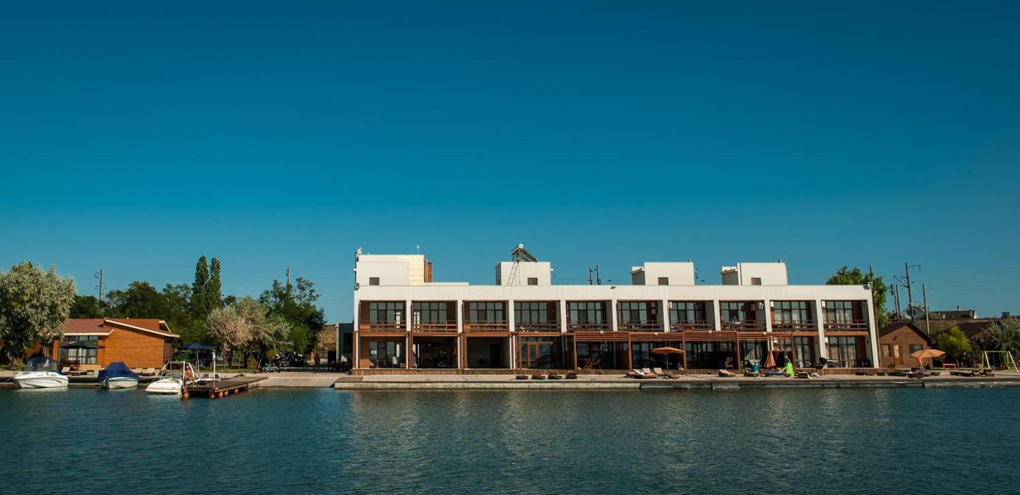 Prichal 80 Hotel Zatoka Luaran gambar